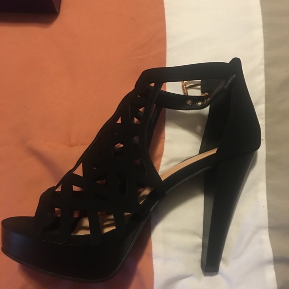 Heels - Picture 6 of 6